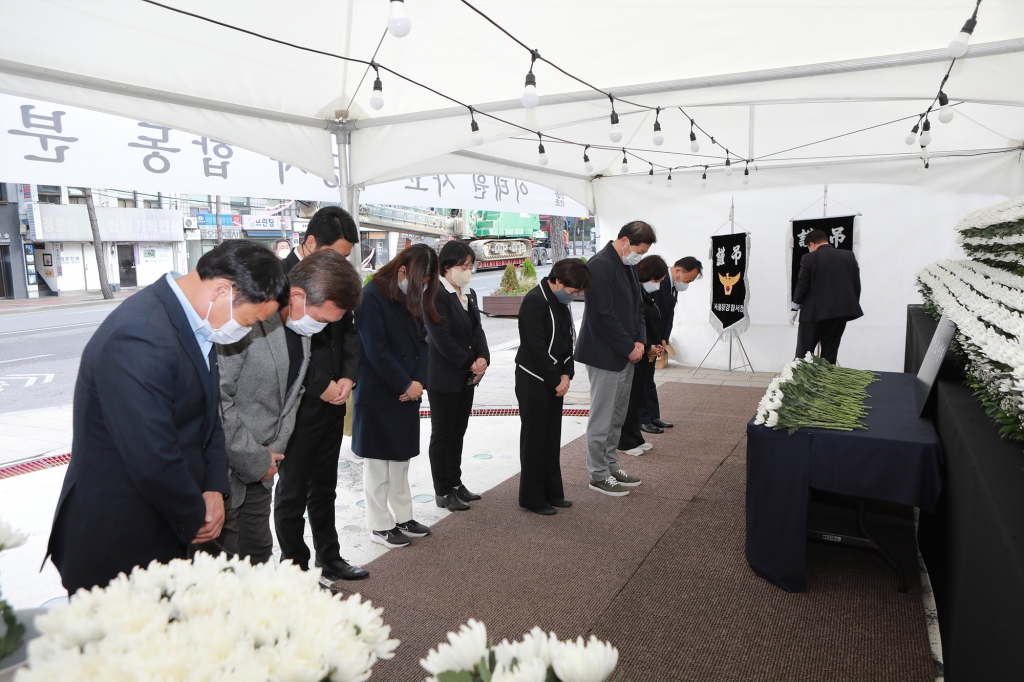 이태원 참사 희생자 조문 이미지(10)