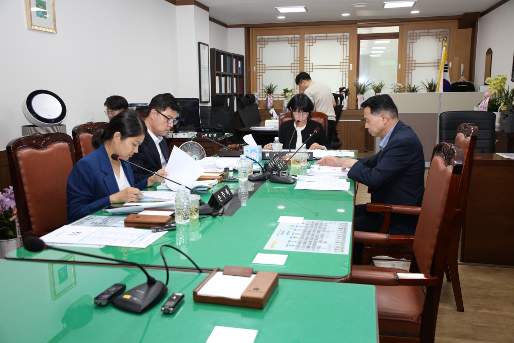 제303회 임시회 중 복지건설위원회 이미지(2)