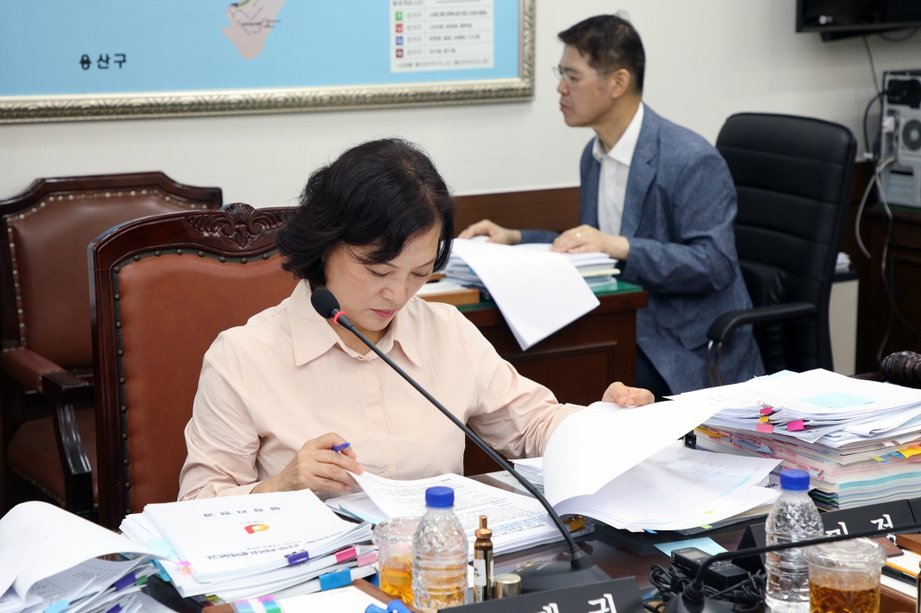 2025년도 중구의회 행정사무감사 (행정보건위원회) 이미지(4)