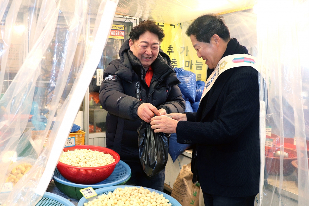 중구의회 설맞이 전통시장 방문 이미지(15)