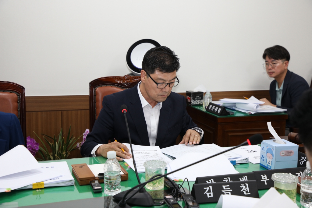 제303회 임시회 중 복지건설위원회 이미지(5)