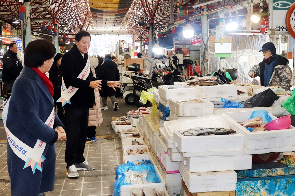 중구의회 설맞이 전통시장 방문 이미지(6)