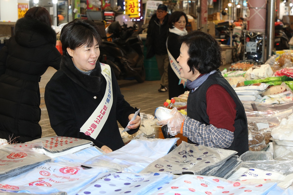 중구의회 설맞이 전통시장 방문 이미지(10)