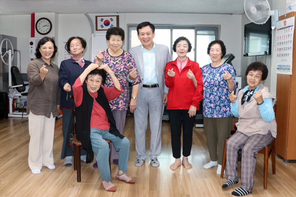 신당동 경로당 방문 이미지(1)