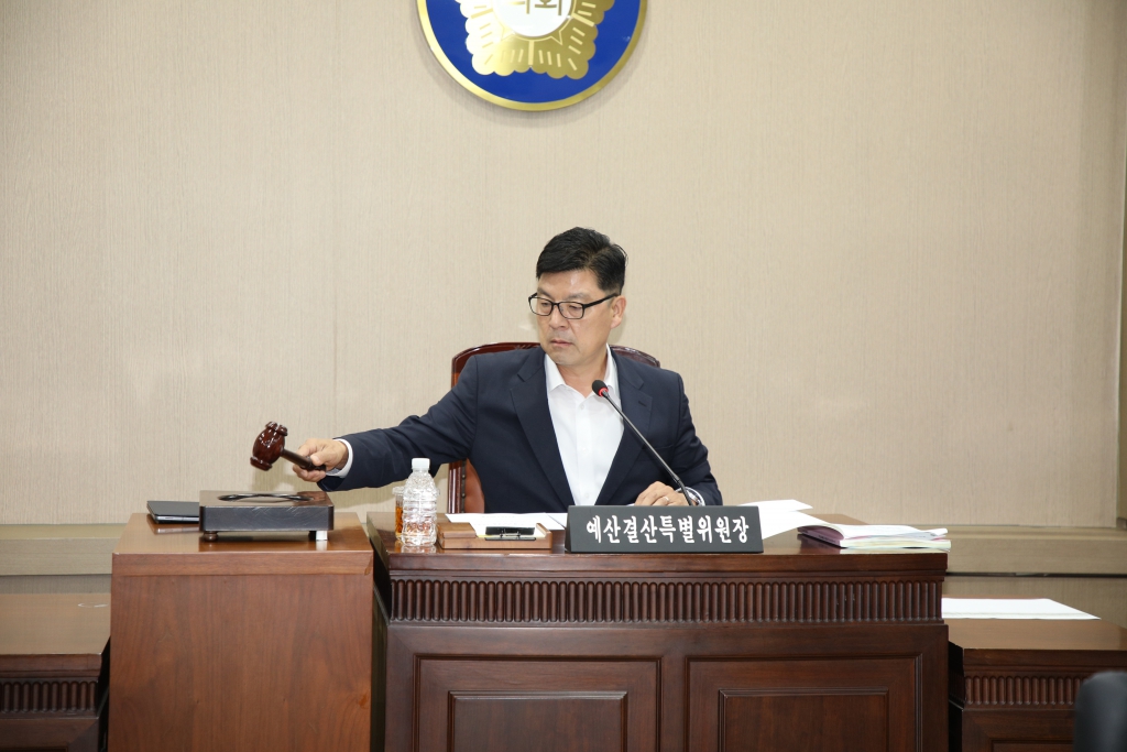 제303회 임시회 중 예산결산특별위원회 이미지(2)