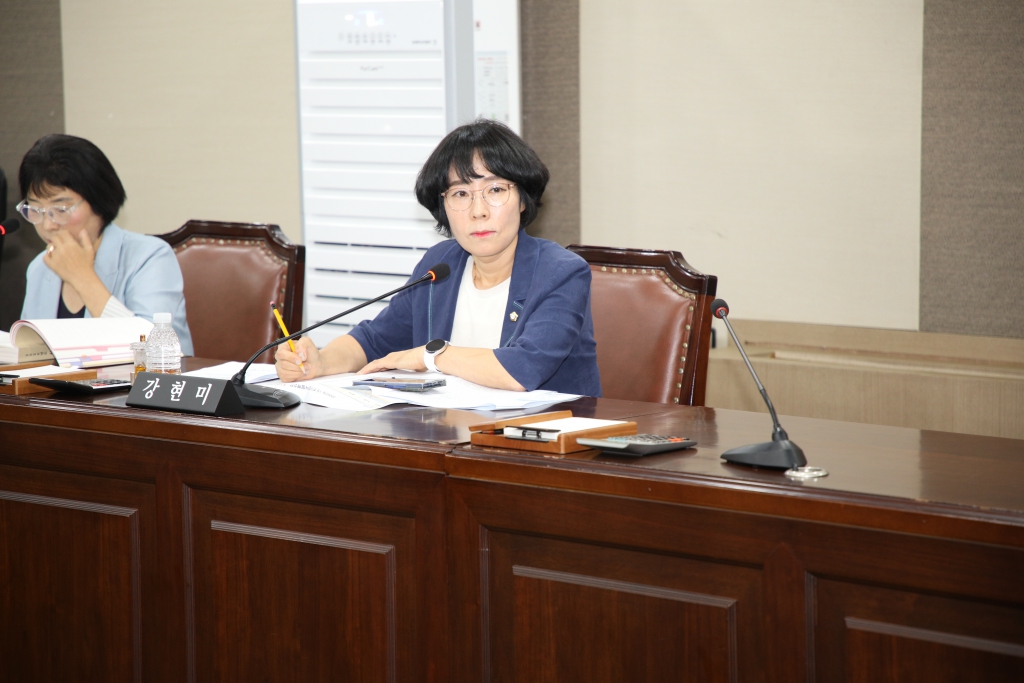 제303회 임시회 중 예산결산특별위원회 이미지(8)