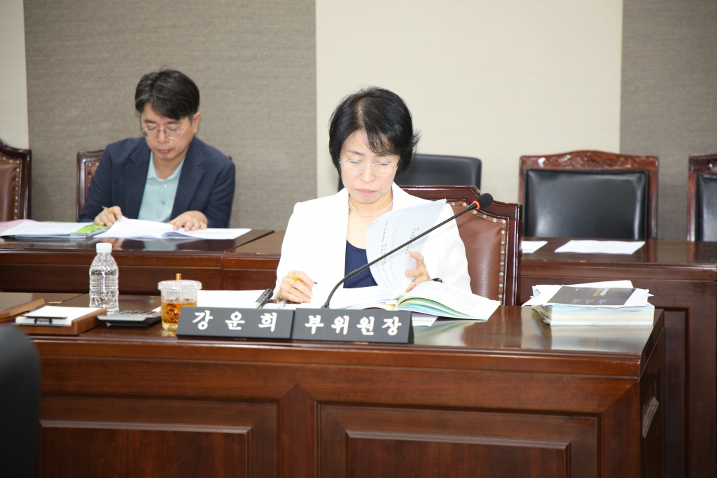 제303회 임시회 중 예산결산특별위원회 이미지(4)
