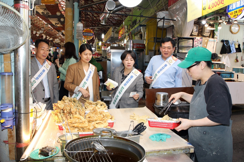추석맞이 중앙시장 격려 방문 이미지(7)