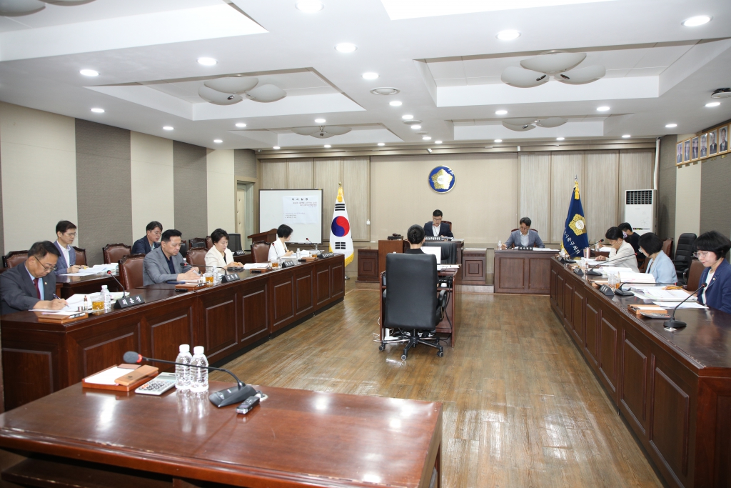 제303회 임시회 중 예산결산특별위원회 이미지(1)