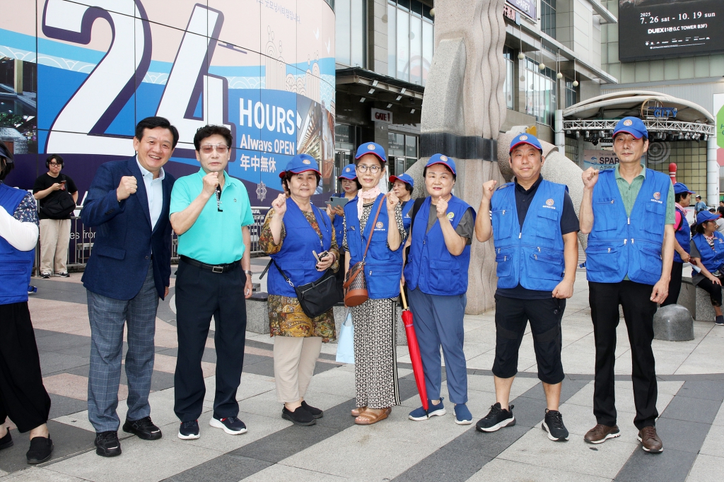 바르게살기운동 광복 80주년 태극기 나눔행사 이미지(5)