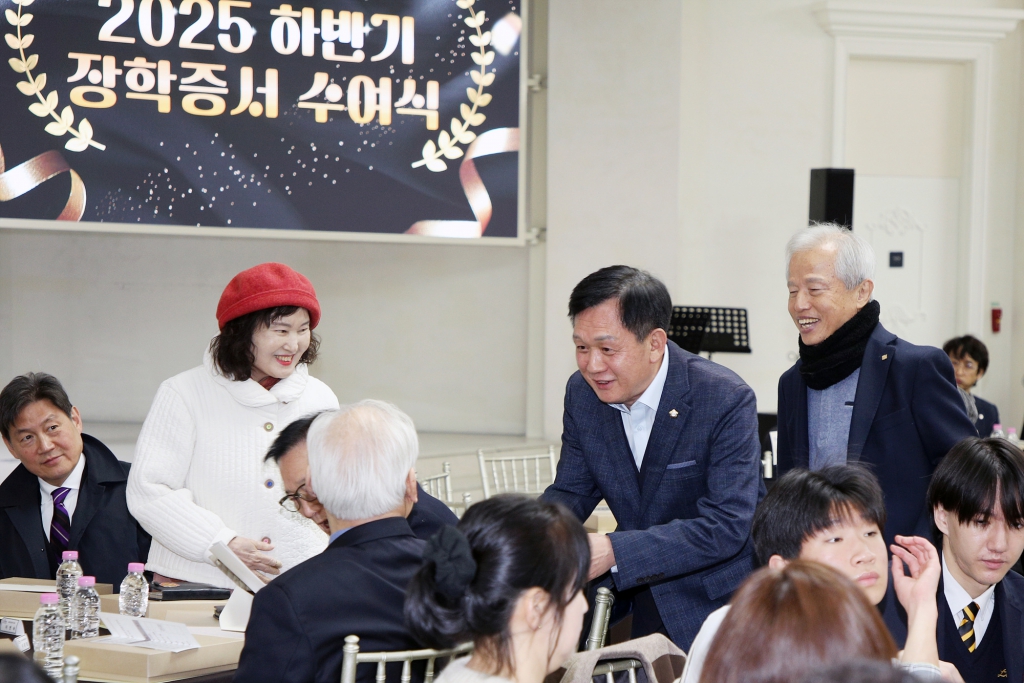 2025 중구인재육성장학재단 장학증서 수여식 이미지(3)