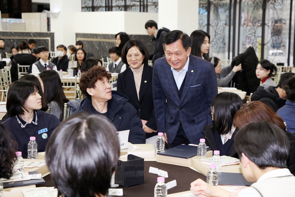 2025 중구인재육성장학재단 장학증서 수여식 이미지(2)