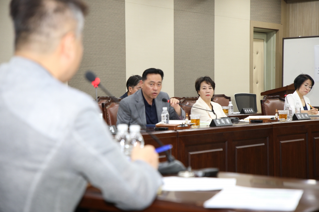 제303회 임시회 중 예산결산특별위원회 이미지(9)