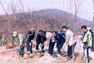 식목일날 기념 나무심기 대표이미지