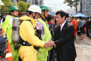 재난대비 긴급구조훈련 참관 대표이미지