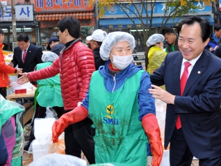 새마을부녀회 사랑의 김장담그기 행사 대표이미지