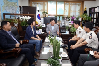 중부소방서장 의회 방문 대표이미지
