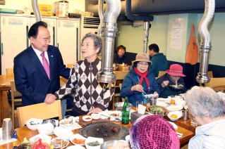 동화동,신당5동  독거노인 생신잔치 대표이미지