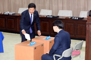 제244회 임시회 본회의 전반기 중구의회 의장단 선출 대표이미지